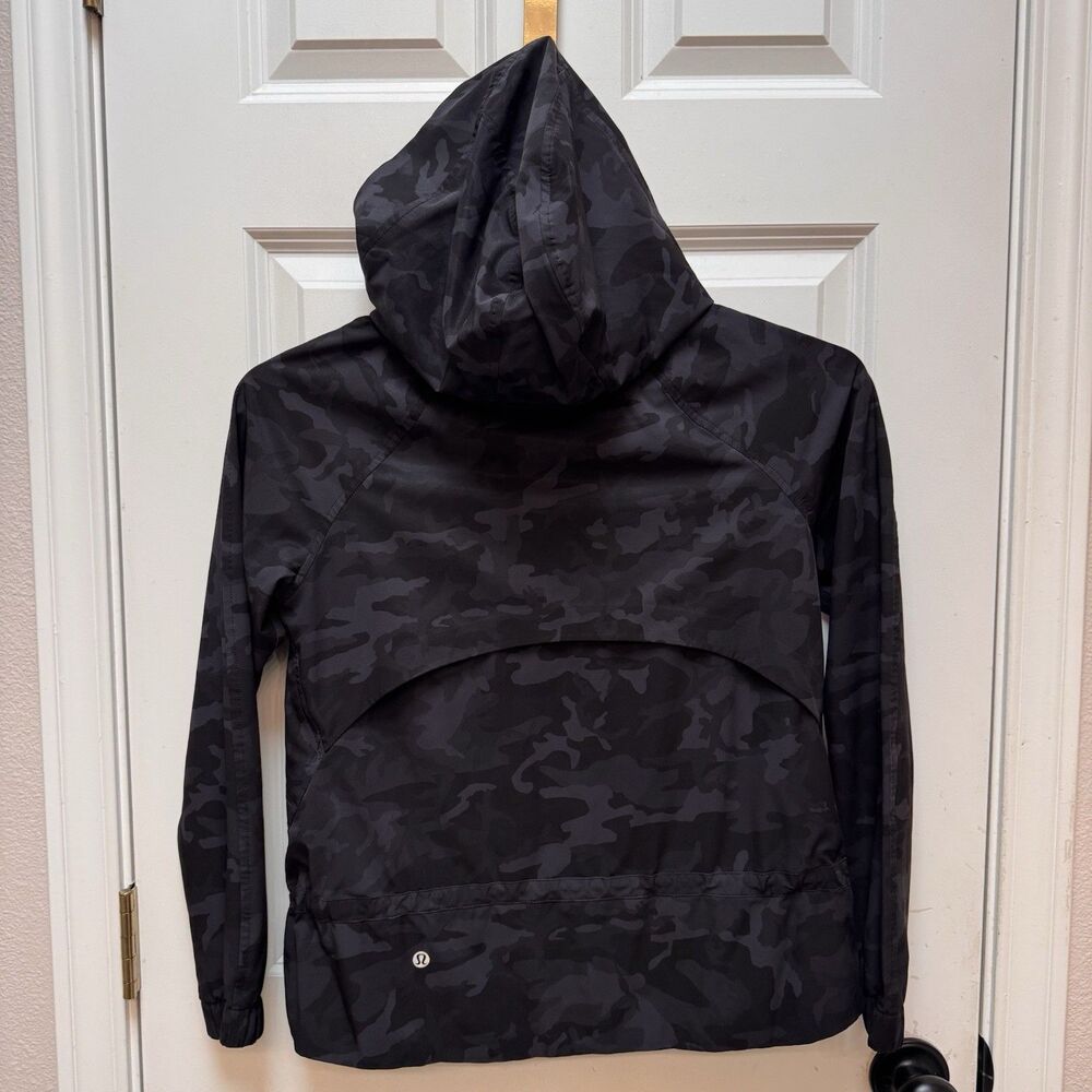 LULULEMON Women's Pack It Up Black Camo Jacket Sz 2 Vented Pockets Hooded - Picture 4 of 13